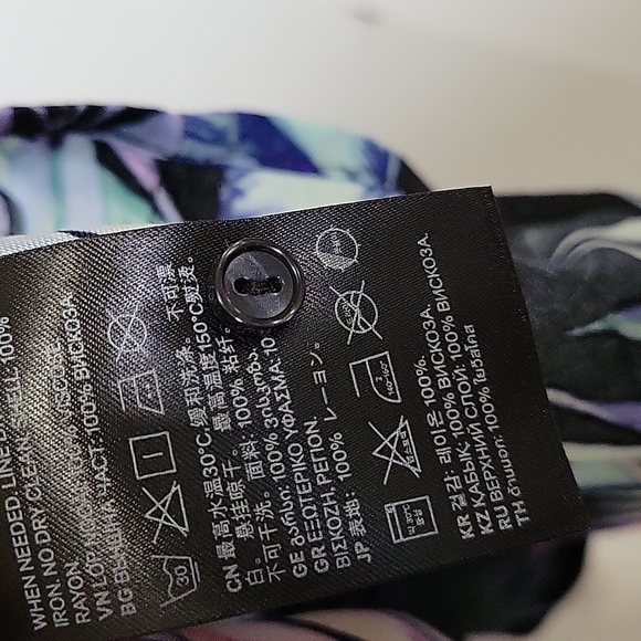 H&M Floral Flowy Crop - Picture 4 of 4